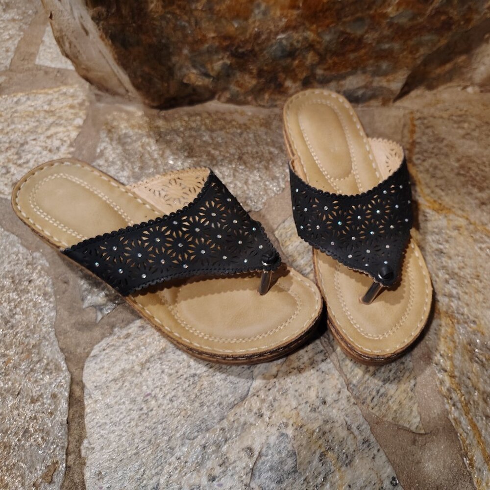 GC Good Choice Women's Wedge Thong Black and Tan Sandals Size 8